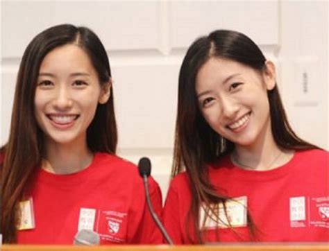 Chinese Twins Become Internet Famous After Finishing Harvard Grad
