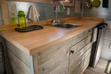 With hundreds of laminate kitchen countertops and bathroom vanities to choose from, wilsonart is sure to have the countertop design you are looking for. Laminate Kitchen Countertops | HGTV