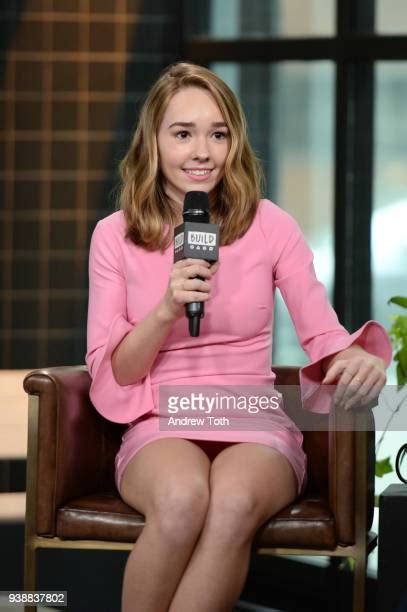 Holly Taylor Photos Et Images De Collection Getty Images