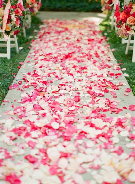 8 Ways To Wow With Your Wedding Aisle Runner