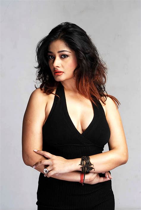 kiran rathod sexy deep cleavage hot poses sikkapatte desi sexy picture