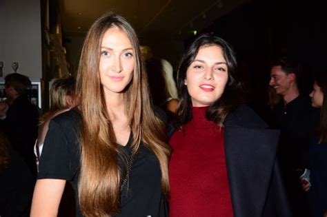 These exclusive salons in berlin are home to top stylists, the best you can find! Silikonbusen-Alarm bei der Eröffnung des Salons Flaconi ...