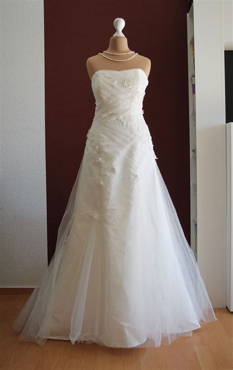 Die bei uns verfügbaren modelle liegen preislich zwischen 1.750 und 2.300 eur. Hochzeitskleid 300 Euro - Gunstige Brautkleider ...