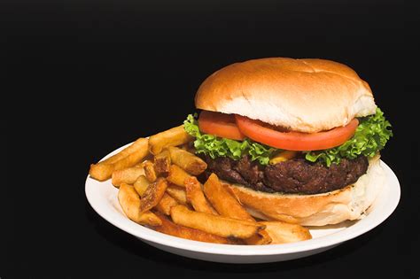 Fonds Decran Hamburger Frites Brioche Fast Food Fond Noir Assiette