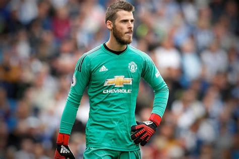 De gea remains regarded as one of the world's best goalkeeping talents—so why haven't united signed him up? Manchester United offer £ 350,000 per week to retain star ...
