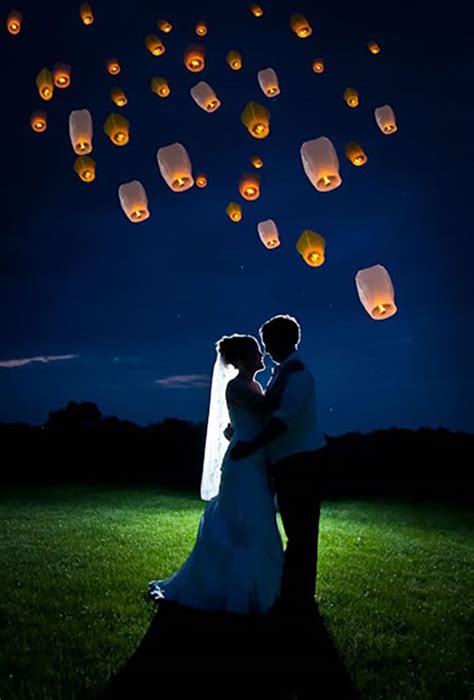12 Magic Photos With Sky Lanterns For Your Wedding Album Sky Lanterns Lantern Wedding