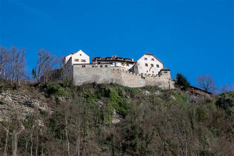 Vauvau, creative commons the capital of liechtenstein, vaduz, is a small town that lies along the river rhine. Vaduz, senlunch och fast i gränskontrollen | FlyingDryden