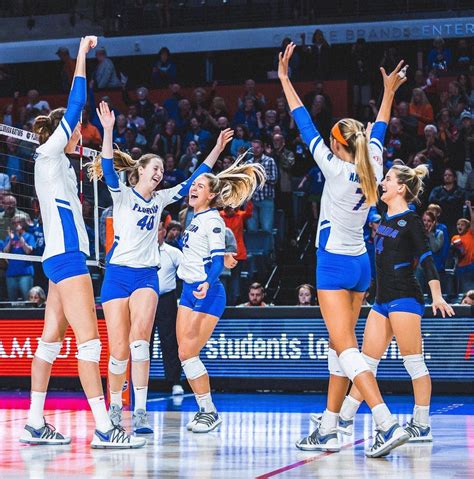 Florida Gators Volleyball On Instagram “tfw The Fam All Gets Back In Town 🐊🏐 Gogators” Cute