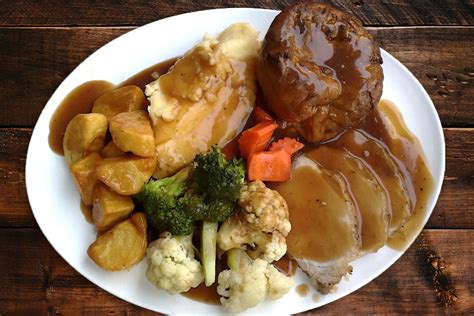 These new york city landmarks, stores and restaurants are decked out with festive décor﻿ to get everyone in the spirit. Five of the best roast dinners to try in York | YorkMix