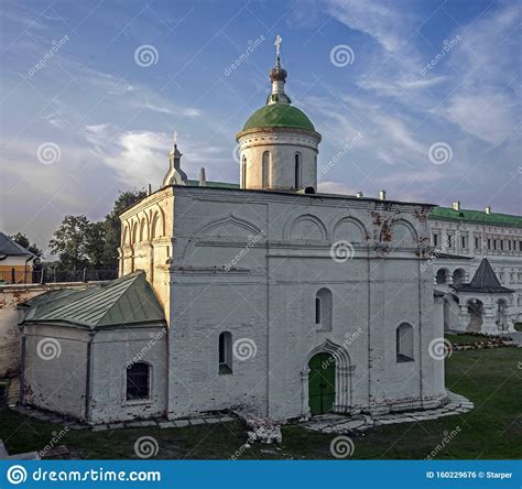 Archangels Kathedrale In Ryazan 1 Stockfoto Bild Von Wolke Zargen
