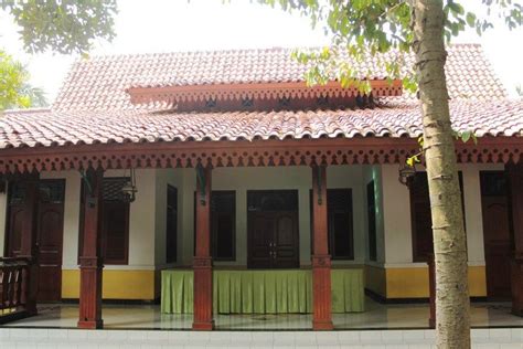 Maybe you would like to learn more about one of these? ツ 21+ contoh gambar desain rumah adat betawi modern dan ...