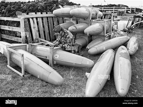 Guerra De Malvinas Bombas De Napalm Fotografía De Stock Alamy