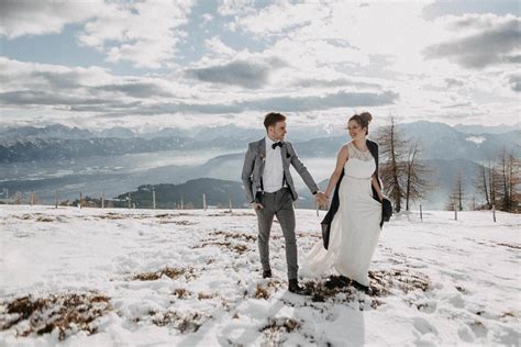 Wir haben unterschiedliche marken ausführlich getestet und wir zeigen unseren lesern hier unsere ergebnisse unseres tests. Brautkleid Winter Berge und Romantik - ein verliebtes Paar ...