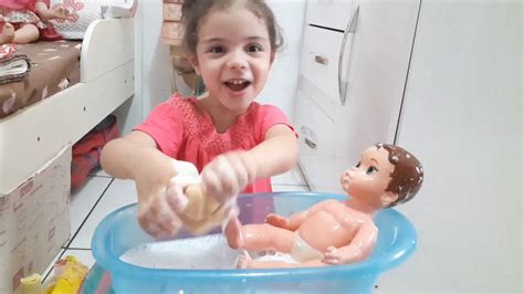 Boneca Belinha Tomando Banho Com A Lelê Youtube
