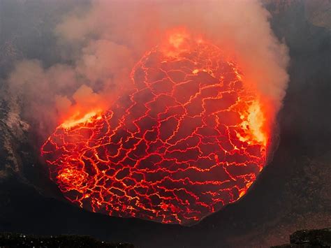 El volcán nyiragongo, cerca de la ciudad de goma, en el este de la república democrática del congo (rdc), entró en erupción este sábado, anunciaron las. 8d - Nyiragongo lava lake and mountain gorillas ...
