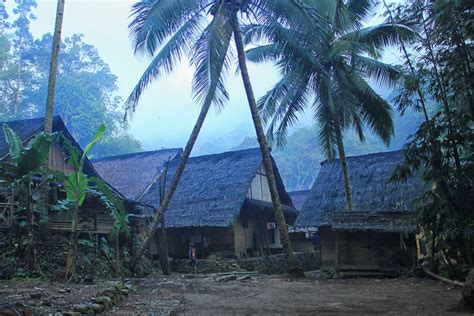 Rumah Berkonsep Aturan Adat Khas Suku Baduy Indonesia Kaya