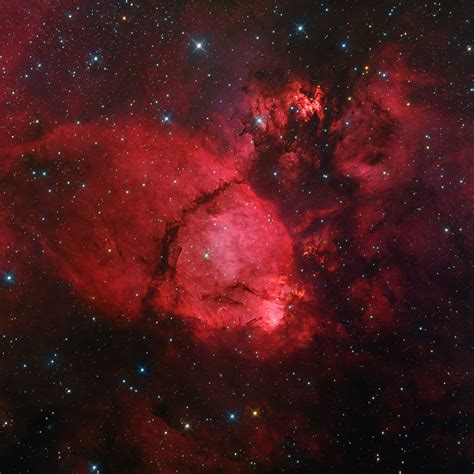 Skywatchers Find Striking View Deep In The Heart Nebula Space