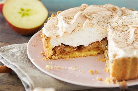 150 g kalte butter + etwas mehr zum einfetten 250 g mehl + etwas mehr zum bestäuben und ausrollen 1/2. apfelkuchen-mit-baiserhaube-glutenfrei | Sallys-Blog