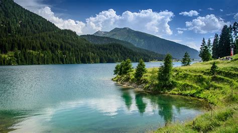 Papeis De Parede 1366x768 Suíça Montanhas Lago Lake Davos Nuvem árvores