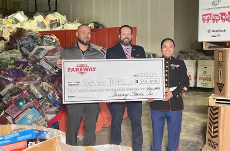 Fareway Raises 328k For Toys For Tots Campaign The Shelby Report