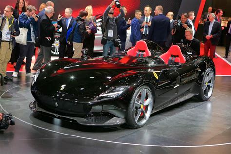 Siêu Phẩm Ferrari Monza Sp1 Và Sp2 Tại Sân Khấu Paris Motor Show
