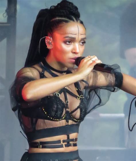 Fka twigs was not afraid to show off her quirky fashionable flair on thursday, as she stepped out in new york city in a striking. FKA twigs - Wikipedia, la enciclopedia libre