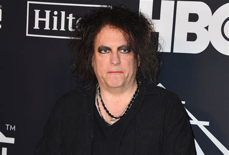Robert Smith Of The Cures Hilariously Deadpan Red Carpet Interview Is