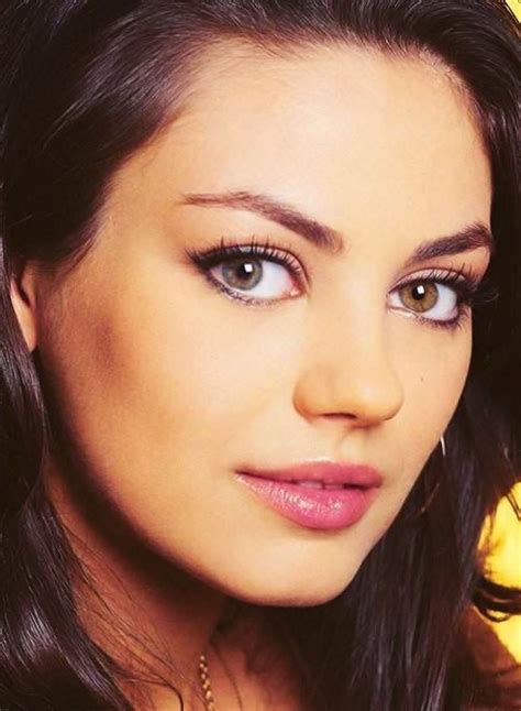 Mila Kunis Prominent Eye Color Variation Hollywood Actress Wallpaper Hollywood Actresses