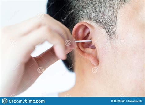 How To Properly Clean Ears With Q Tips Why Cleaning Your Ears Feels
