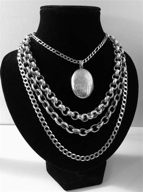 VARIETY OF SILVER CHAINS AND PENDANTS | Collector's World