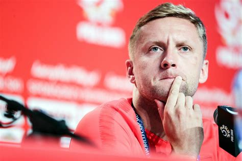 Kamil glik przyjął nasze wyzwanie i zmierzył się w grze fifa 18 z popularnymi twórcami znanymi ze w trzeciej części spotykamy się z kamilem glikiem, żoną martą i córką wiktorią w najstarszej. Mundial 2018. Kamil Glik po meczu Polska - Kolumbia