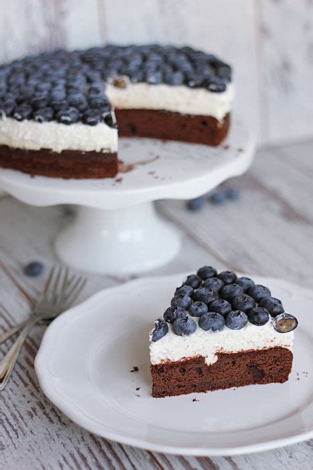Die heidelbeeren waschen, trocknen und eventuell noch vorhandene. Schoko-Blaubeer-Torte mit Vanillequarkcreme | Kuchen ...