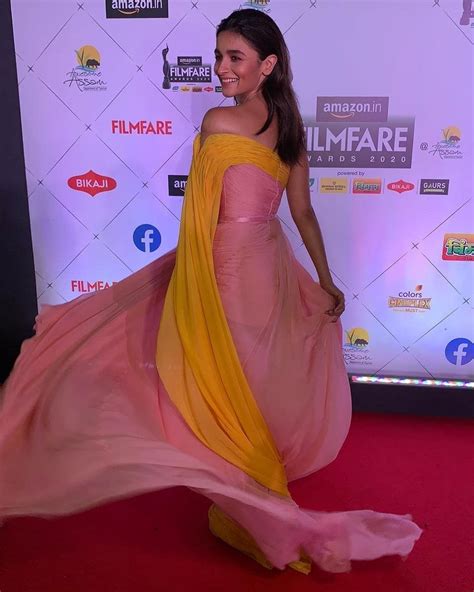 Alia Bhatt Excitement Touches The Sky As She Wins Big At Filmfare