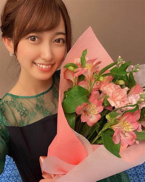 佐々木舞音さんのインスタグラム写真 佐々木舞音instagram 「 素敵な会の司会のお仕事でした 可愛らしい花束をいただきました💐 ドレスはcelfordです👗 」12月