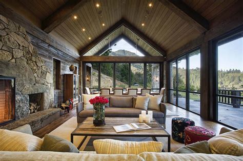 Rustic Mountain Lodge Offers Breathtaking Views Atop Mount Tamalpais