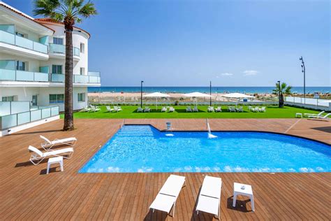 Precisa de um hotel barato com uma localização conveniente em barcelona, espanha. Apartamentos Playa de Castelldefels - Grup Soteras