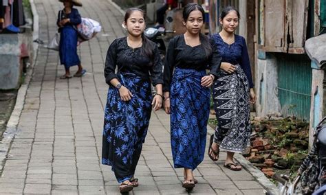 Asal Usul Pakaian Tradisional Di Indonesia