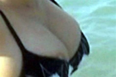 貴重ーーーMEGUMIが水着から乳首ポロリしちゃう超超超貴重なエロ画像wwwwwwwwwww 外国人エロ画像ポルノ画像まとめ