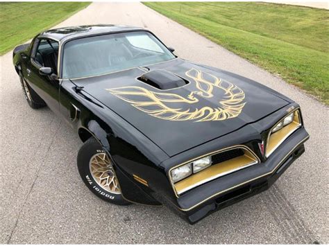 Most times when people think of a late '70s pontiac firebird trans am, they think of the black and gold color scheme that burt reynolds popularized via the film smokey and the bandit. 1977 Pontiac Firebird Trans Am for Sale | ClassicCars.com ...