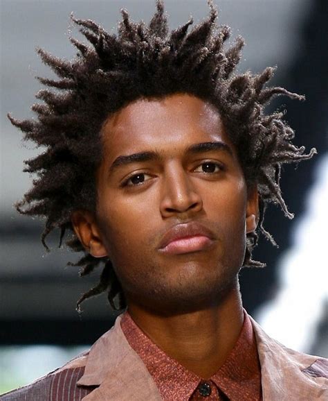 Modèle coiffure homme bouclé coiffure homme bouclé. Coupe Afro Homme: 72 idées pour votre inspiration - Archzine.fr