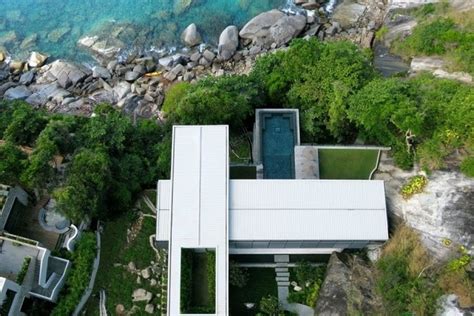 Stunning Architecture Without Imposing Nature Villa