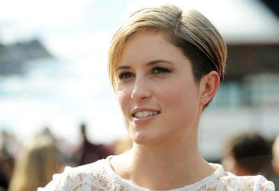 It was recorded in the united states after higgins had supported australian bands the waifs and george on their 2003 national tours. Missy Higgins | Hair beauty, Pixie crop, People