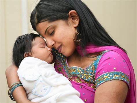 માતાના હાલરડાં સાંભળવાથી થતા અદ્દભુત ફાયદાઓ વિશે જાણીને નવાઈ પામશો Gujaratidayro