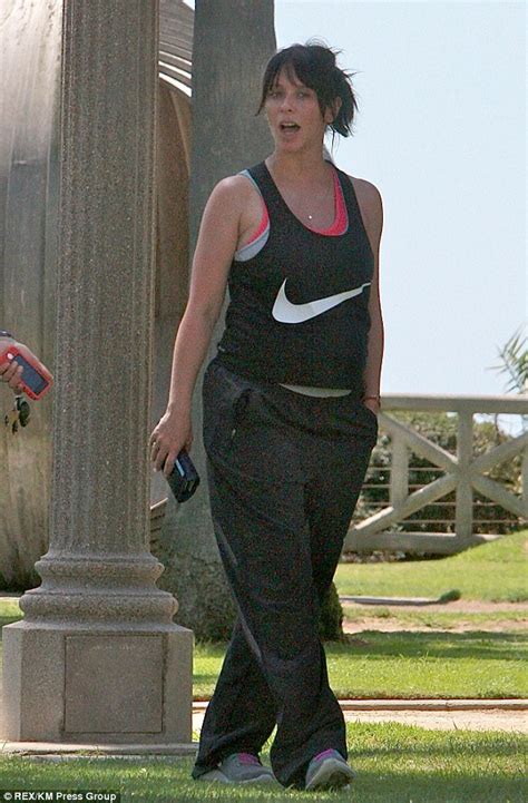 Jennifer Love Hewitt Keeps Up Her Fitness Regime As She Shows Off Baby