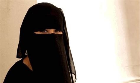 Judge Halts Trial As Muslim Wont Remove Her Burka Uk News Uk