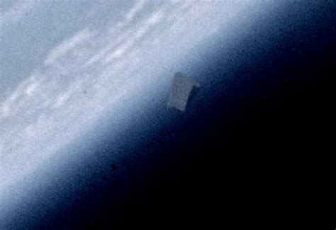 Video shows meteor fireball blazing over derbyshire, uk. NASA wants to cover up the UFO presence in space to return ...