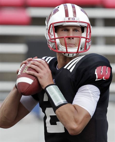 Badgers Football Joel Stave Finds Comfort Zone As Uws Starting