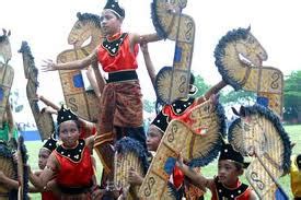 Jaran kepang or jathilan, indonesian: Kuda Kepang Dance: "Kuda Kepang" dancing in the country ...