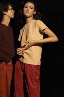 Our team has explored the web and turned up a lot of invaluable fashion and shopping sites like uniqlo. New Uniqlo collection with 3D U-Knit