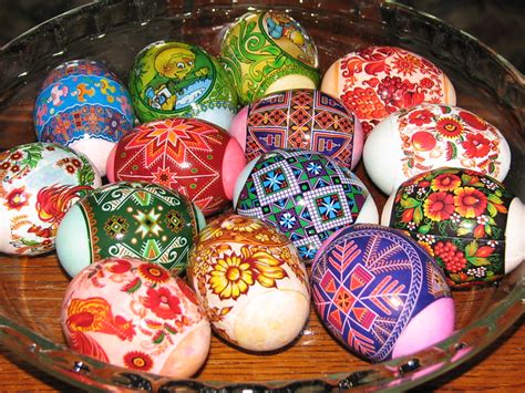 Instead of one main dish, poles will cook many small dishes and eat them for all meals on easter sunday and monday (easter is also celebrated on monday in poland). Flickr: The Pisanki - Polish Easter Traditions Pool